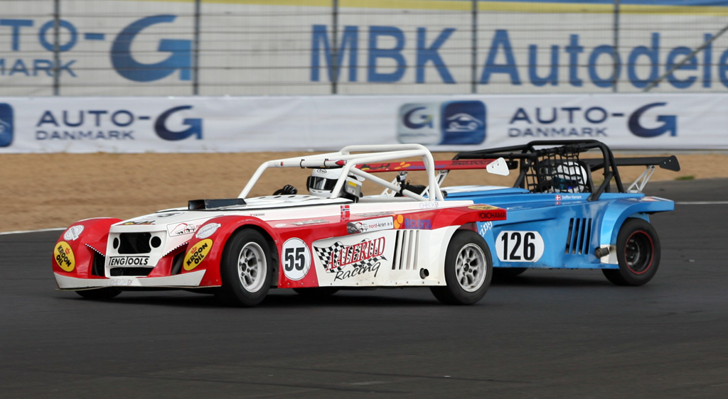 Jørn Martin Aalerud kommer forbi Steffen Hansen.
(Foto: Motorsporten.dk)
